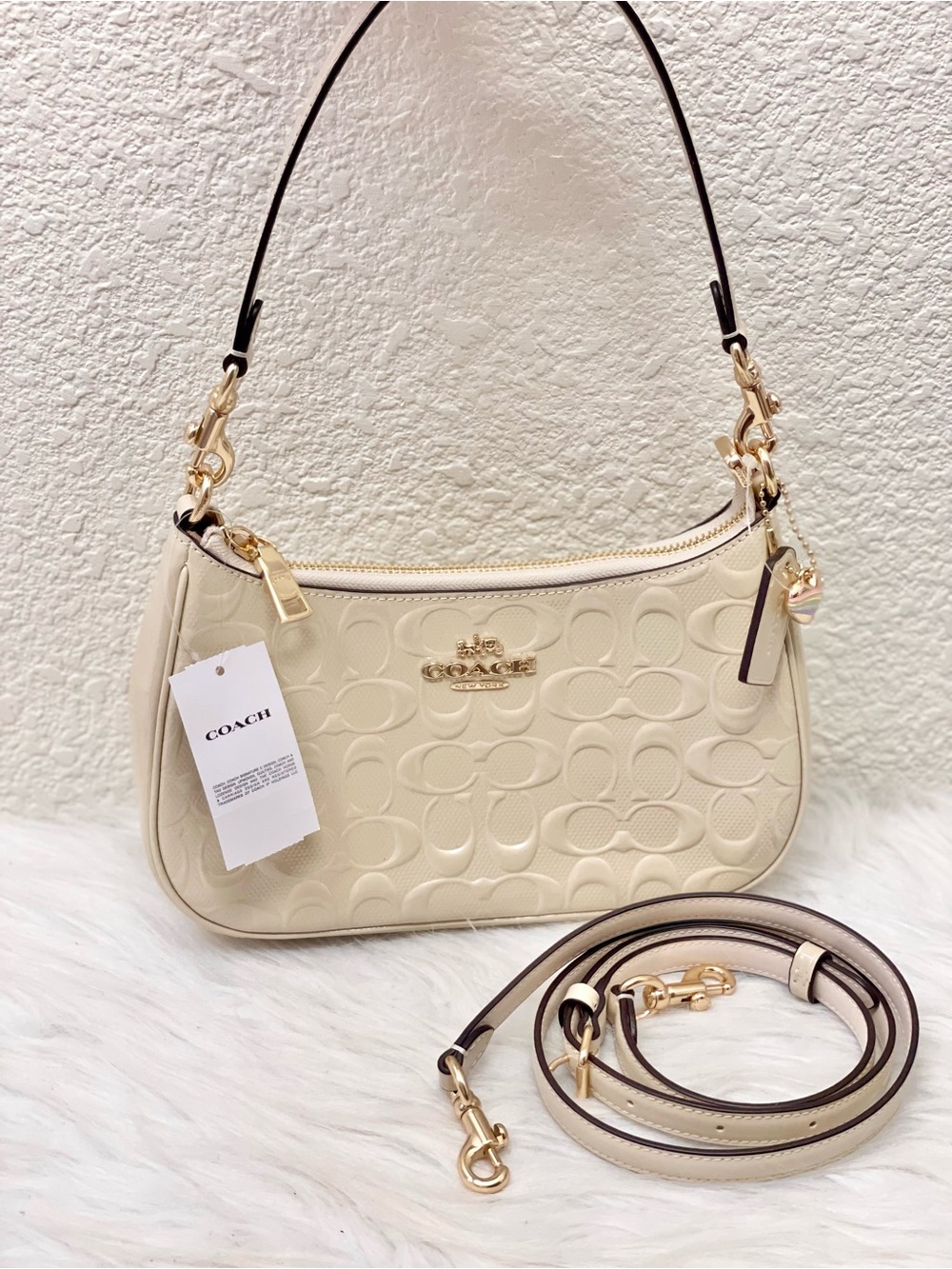 NWT Coach Teri Shoulder Bag In Signature Leather With Heart Charm in Chalk CDA98 - Picture 2 of 12